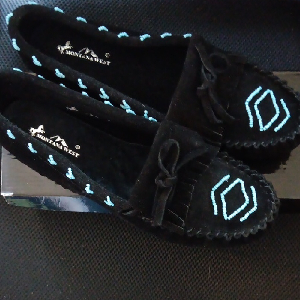 Montana West Women's Moccasins in Black with Blue Accents. Please Read